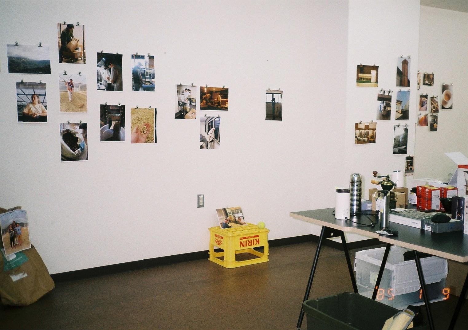紡ぐ、鉄輪展。 · 壁面の写真展示