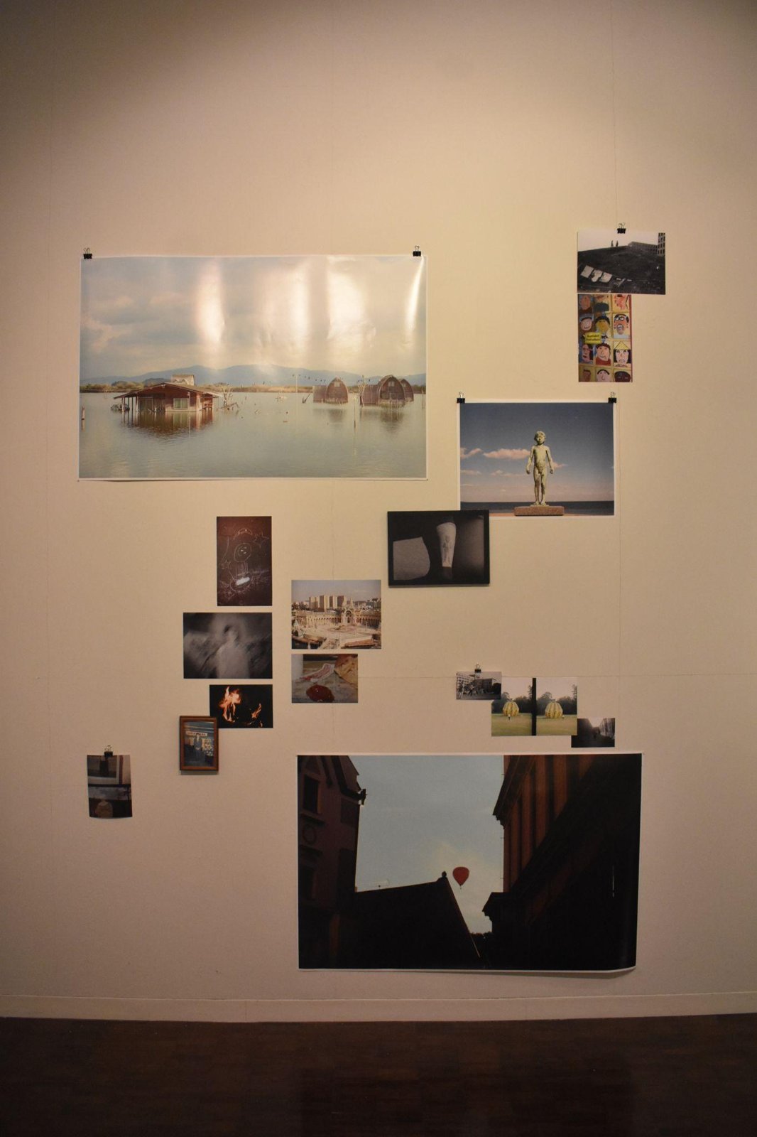 Call After · 壁面の写真展示